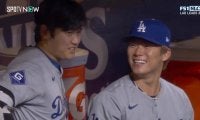 充実の山本由伸、再びの熱投に大谷翔平も“満開ニッコリ”でお出迎え…ベンチでのほっこりシーンが反響「ふたりともにっこにっこにー」「優しい表情」