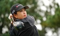 西郷真央が「67」で日本勢最上位8位 グリーン2打差首位