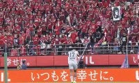 「ごめんなさい」福岡・ウェリントン、鹿島ゴール裏に謝罪でサポーターから大拍手「これがJリーグだ」煽り煽られイエローカードを喰らうも“ノーサイド”の一部始終