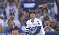 “大谷からジャッジへ” 大谷翔平のWS第1打席でいきなり飛び出した特大フライ→ライバル捕球にファン熱狂「初球狙ってきた！」
