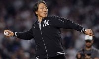 松井秀喜氏、WS第5戦で始球式　ノーバウンドにNYファン大歓声…2009年MVPに熱狂
