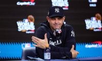 「永遠に抱える痛みだ」ヤンキース指揮官がWS敗退で“落胆”も「適切なリーダーとみなしている」8年目の来季も続投か