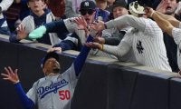 「あれはヤバかった」ヤ軍ファンの暴挙に本音爆発！ ボール強奪騒動にベッツが怒り「人生で誰かを殴ってやりたいと思ったのは2回目だ」