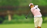 サイ・ペイインが首位キープ 岡山絵里が3打差で追う／女子下部