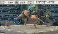 体重84キロ軽量力士が69キロ重たい巨体を強引にねじ伏せ館内どよめき……衝撃の撃破シーンに「すげえぇぇぇ」「まじかよ」騒然