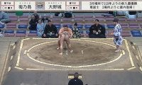 ひょっこり顔出した姿が「あらイケメン」「男前やな」真剣勝負のシーンで見つかった華やかな一コマ「かっこいい！！」