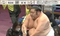 体重165キロの巨漢を軽々「持ち上げた」…力士の“怪力っぷり”に館内騒然「浮いた」「ふみやをクレーンw」