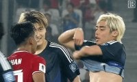 狙ってたな？ 伊東純也への“ユニホームおねだり”が爆速すぎる！「ちゃっかりゲット笑」「真っ先に申し込んでかわいい」インドネシア代表DFに脚光