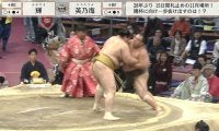 そこから勝つんかい！ 片手一本で状況打開 力士のみなぎる執念と怪力に騒然「腕がやば」「肘大丈夫か」