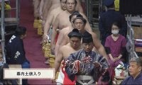 「輪の中に入れてあげてw」土俵入りで人気力士に思わぬハプニング 珍しい光景にファン騒然