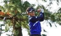 賞金王・宮本勝昌がシニア最終戦を首位発進 片山晋呉8位