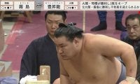 まるで赤子を抱くように…豊昇龍、元大関を“ヒョイっ”と吊り出し……圧巻のパワーに観客お口あんぐり、敗れた力士は苦笑い