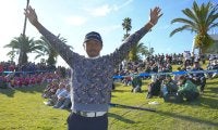 祝福のシャワーは“拒否” 岩田寛は自身初の年間2勝を控えめに喜ぶ