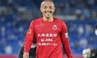 「生ける伝説VS生ける伝説」小野伸二氏への霊長類最強女子の高速タックルシーンが話題！「天才へのタックル！最高すぎますっ」「やっぱりそっちのタックル！」の声