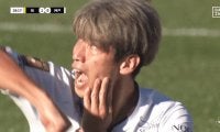 大迫勇也が激昂！ 顔面“肘打ち”で悶絶→カードなし判定に猛抗議「マジでふざけるな」「意図的だ」柏ジエゴは“悪癖”連発で後に退場