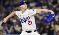 「大金を払ってでも見極めたい」ド軍WS胴上げ投手の“完全復活”に期待か　メッツなど複数の球団が「関心」米報道