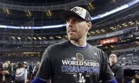 「あなたの銅像が待ちきれない」WS“MVP男”に止まぬ称賛　笑顔で術後の様子公開「リングのための価値がある」