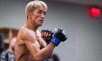【UFC】朝倉海、試合直前に兄・未来とウォーミングアップ……フライ級1位や平良達郎も現地観戦　歴史的一戦まであとわずか
