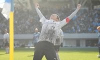 中村憲剛引退試合｢川崎F最後の日｣　澤穂希、吉田沙保里、息子も参戦！代表SB内田篤人＆長友佑都マッチアップ、最後はイケメン谷口彰吾のお茶で｢アガリ」