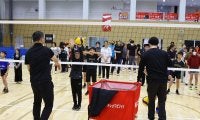 “ふれあいバレーボール体験”で競技を身近に。Vリーグ 富士通は試合後に来場者へコートを開放する取り組みも