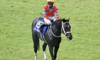 ディープボンドが引退、乗馬に