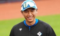 ハワイで美人妻と挙式…元ハム内野手を英語で祝福した盟友「おめでとう！　兄弟」