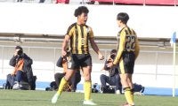 前橋育英が7大会ぶりベスト4！ オノノジュ慶吏の今大会4点目で逃げ切り堀越との激闘制す【全国高校サッカー選手権大会】