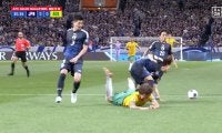 ペナ内でも強烈タックル！元日本代表キャプテンが推す27歳の“DFリーダー”  「彼が一番」称賛の訳と課題
