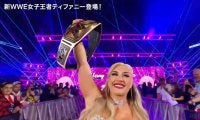 「肌と同化してる」“元体操”女子レスラーが過激衣装で凱旋スピーチ…大胆行為の“新王者”にファン大熱狂