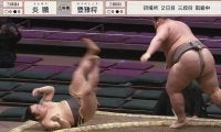 “怪物”力士に炎鵬が…館内悲鳴 強すぎる三段目力士に「これは怪物」「首こわかった」ファン恐々