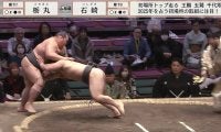 「一瞬すぎて見逃した」「これはヤバイ」元教員の“異色”力士が“超低空”タックル 館内どよめき