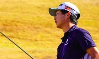 バーディ締めでガッツポーズ ルーキー星野陸也が初の決勝進出