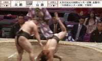 細マッチョ力士、“高速”縦回転で土俵下へ転落 人気力士対決、衝撃の結末に館内騒然 