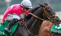 東京芝は内有利 最内枠のサクラトゥジュールが連覇決める
