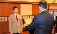 「自分らしさを忘れず、野球を極めたい」長野日大の玉井前主将を表彰