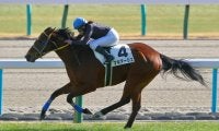 【京都8R】小林美駒騎手がマキアージュで逃げ切りV