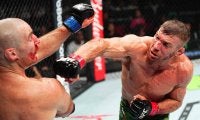【UFC】敗れたストリックランドが“衝撃発言”「鼻を6カ所くらい骨折した」……試合中には折れた鼻を3回戻したと明かす「とんでもない戦いだった」