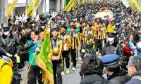 前橋育英優勝パレードに3万人　県民栄誉賞特別賞なども受賞