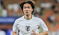 「申し訳ないけど笑ってしまった」ボルシアMG板倉滉が試合中に“主審から励まされる”シーンが話題！「同じ漢としての鼓舞ですね」「審判ファンやろ（笑）」の声