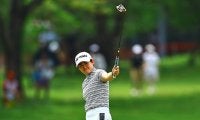 岩井明愛「流れに乗れず」首位陥落で5打差2位後退 竹田麗央は9位浮上