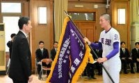 天理に選抜旗授与　永末主将「感謝の気持ち忘れず、一戦一戦全力で」