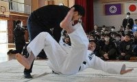 「自分の可能性信じて」五輪金の柔道・永瀬選手、小学生に　技も実演