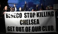「チェルシーを殺すな、出ていけ」チェルシーファンがオーナーへの抗議活動実施、マレスカ監督はサポートを訴え「ほとんどの時期においてトップ4に入っている」