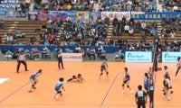 女子バレー、衝撃の開脚レシーブにファン騒然 リベロが見せた粘りのプレーに脚光