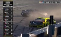 「後でひと悶着ありそう」米人気レースの首位争いでまさかのアクシデント発生！残り3周で“ダブルリタイア”の悲劇