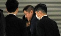 前時津風親方逮捕、偽の駐禁除外標章掲げた疑い　「違反逃れるため」