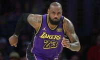 球宴後に圧巻の平均30.2得点…40歳のレブロン・ジェームズがまたもやNBA新記録を樹立