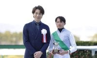 俳優・佐々木蔵之介が新阪神競馬場をPR