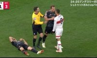 一触即発！ 怪物FW、ガチギレ… 相手選手の“非道すぎる行為”に大激怒した衝撃シーン「人でなしか？」「そりゃキレる」