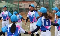 控え野球女子に「全力出し切って」　競技継続へ受け皿を…実戦で学ぶ“期間限定”チーム